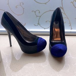 Glittery blue/black pumps